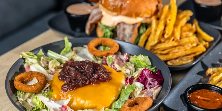 Hovädzí burger v BIO kvalite aj s prílohami alebo Chicken Wrap