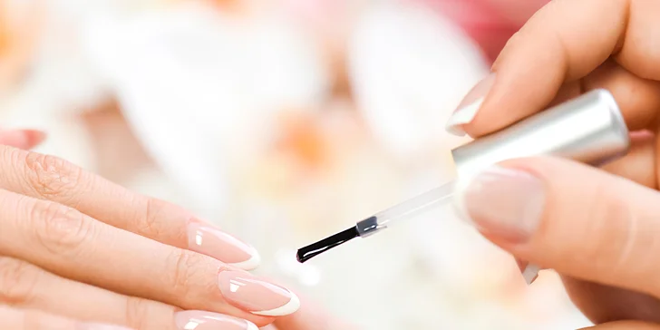Wellness manikúra, gél lak alebo nové gélové nechty