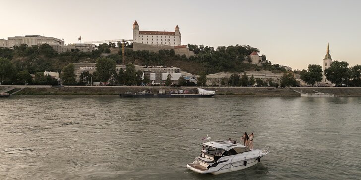 Plavba na luxusnej jachte po Dunaji pre osem osôb