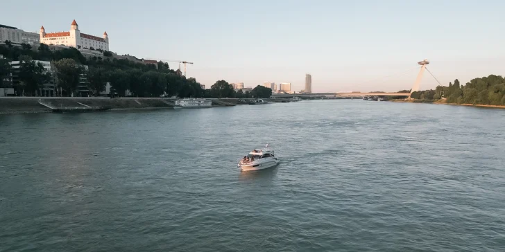 Plavba na luxusnej jachte po Dunaji pre osem osôb