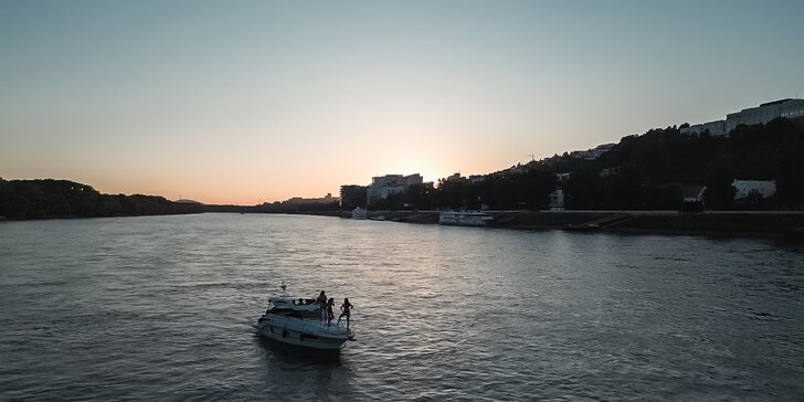 Plavba na luxusnej jachte po Dunaji pre osem osôb