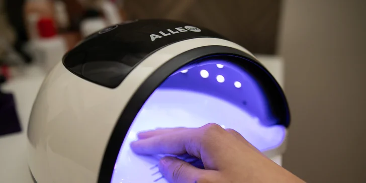 Gél lak, japonská alebo klasická manikúra v salóne Lenka Hájik