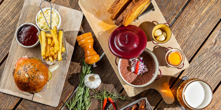 Hody u Plnofúza: Burger, tatarák alebo BBQ krídla s pivom či kofolou