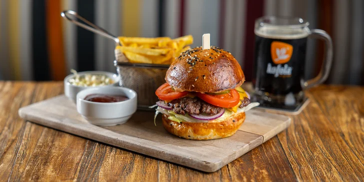 Hody u Plnofúza: Burger, tatarák alebo BBQ krídla s pivom či kofolou
