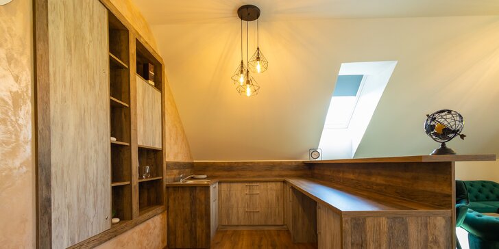 Pôvabný zrekonštruovaný kaštieľ neďaleko Nových zámkov s raňajkami aj vstupom na termálne kúpalisko