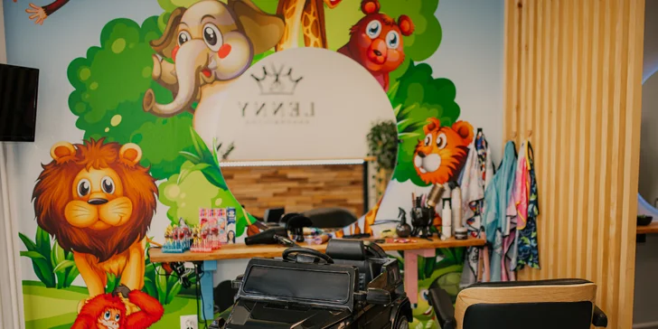 Dievčenský strih alebo natočenie vláskov či otvorený voucher v kaderníctve Lenny