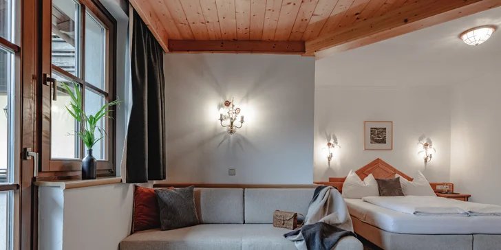 Aktívna dovolenka v rakúskych Alpách: hotel s polpenziou, fľaša prosecca, bazén aj privátny vstup do sauny