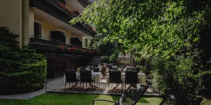 Aktívna dovolenka v rakúskych Alpách: hotel s polpenziou, fľaša prosecca, bazén aj privátny vstup do sauny