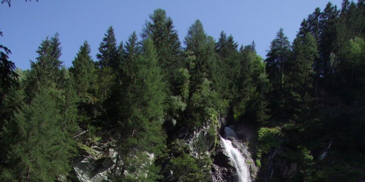 Aktívna dovolenka v rakúskych Alpách: hotel s polpenziou, fľaša prosecca, bazén aj privátny vstup do sauny