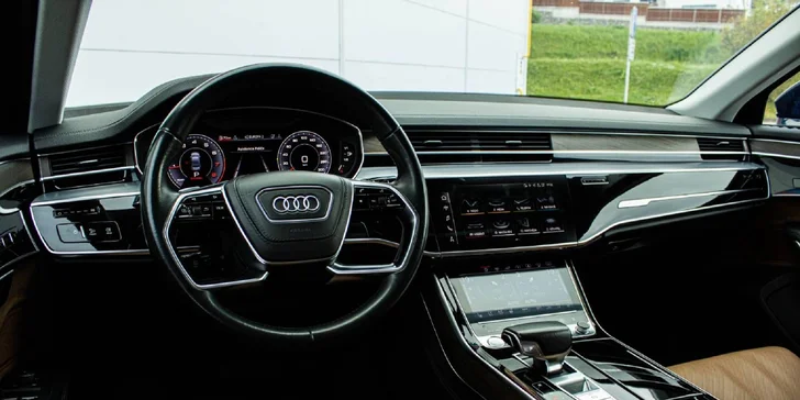Dupnite na to! Jazda na AUDI A8 s 340 koňmi pod kapotou