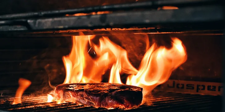 Reštaurácia Pinus: Burgre Black Angus či špeciality z Josper Grillu