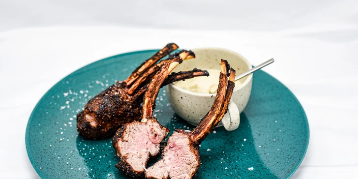 Reštaurácia Pinus: Burgre Black Angus či špeciality z Josper Grillu