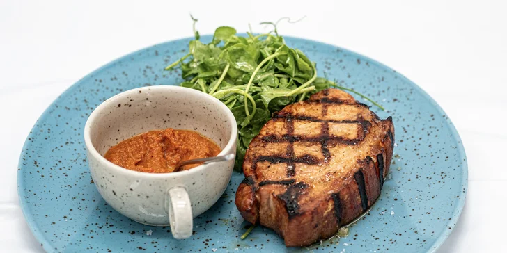 Reštaurácia Pinus: Burgre Black Angus či špeciality z Josper Grillu