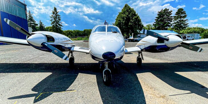 Zaži Tatry z vtáčej perspektívy: Vyhliadkové lety lietadlom PIPER PA-34 SENECA pre 1 až 5 osôb - aj s možnosťou pilotovania!