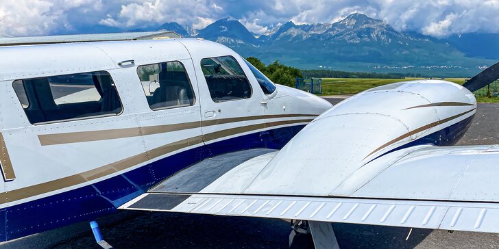 Zaži Tatry z vtáčej perspektívy: Vyhliadkové lety lietadlom PIPER PA-34 SENECA pre 1 až 5 osôb - aj s možnosťou pilotovania!