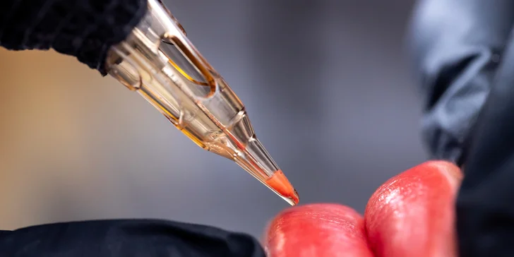 Satin Lips alebo púdrové obočie: Tetovanie obočia a pier