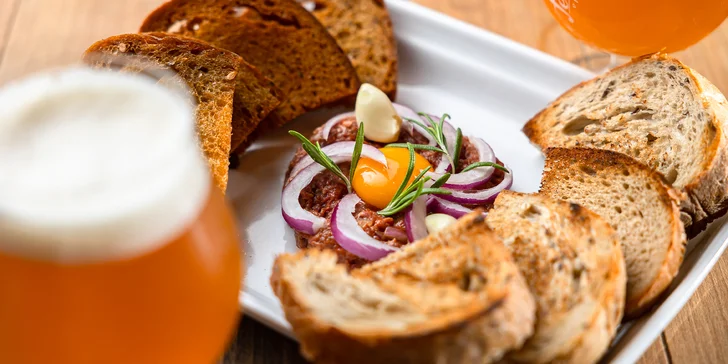 Burger či tatarák vo Feriba Craft Beer Pube