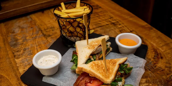 Lahodný street food u pána Wafličku: Club sandwich alebo chrumkavé stripsy s hranolčekmi