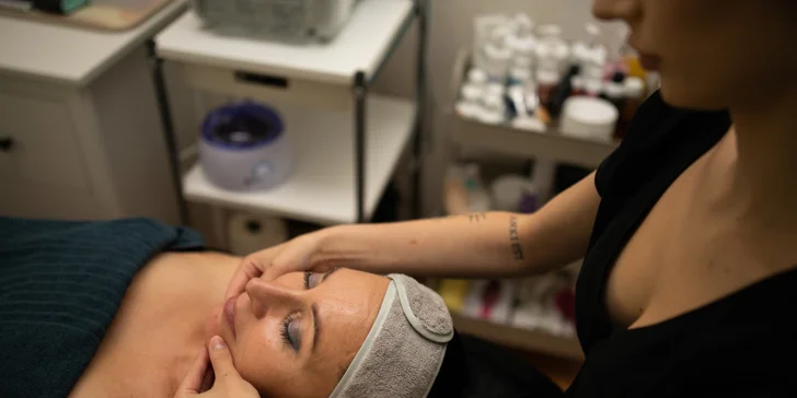 Ošetrenia pleti: Čistenie, kolagénové nite, lifting či Fit face masáž tváre