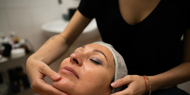 Ošetrenia pleti: Čistenie, kolagénové nite, lifting či Fit face masáž tváre