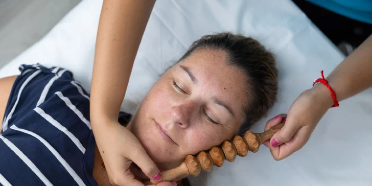 Face fitness alebo kozmetická masáž tváre