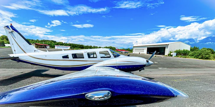 Zaži Tatry z vtáčej perspektívy: Vyhliadkové lety lietadlom PIPER PA-34 SENECA pre 1 až 5 osôb - aj s možnosťou pilotovania!