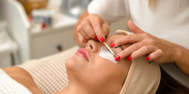 Všetko pre zvodný pohľad: Lash lifting mihalníc alebo laminácia obočia