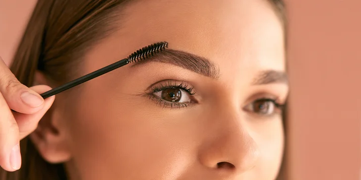 Laminácia obočia a lash lift pre vytočenie a zvýraznenie vašich rias