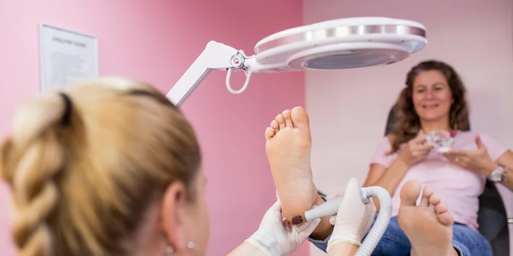 Manikúra a pedikúra aj s gél lakom pre krásne nechty
