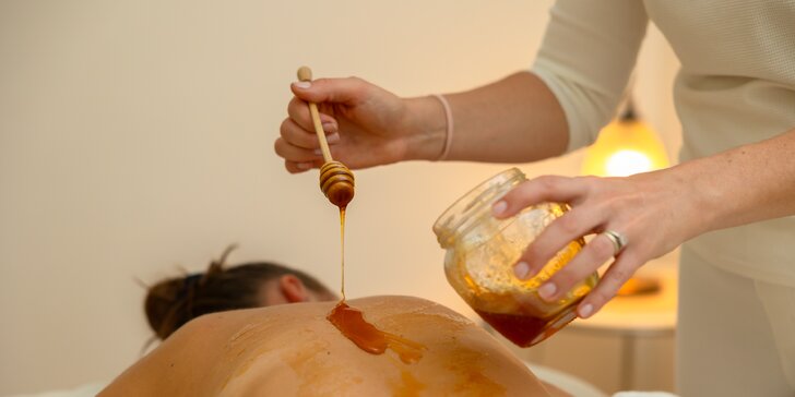 Ajurvédska masáž hlavy, masáž chrbta či chodidiel aj Feisharu - liftingová masáž tváre