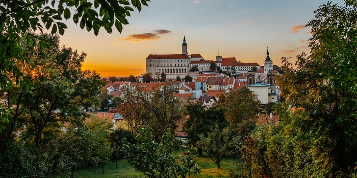 Pohoda v srdci Mikulova: víno, domáce dezerty i skvelá atmosféra a výhľad na zámok