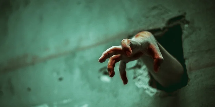 Vstup do Horror izby plnej príšer a zombie nápoj