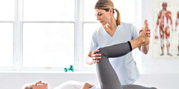 Fyzioterapeutická masáž alebo rehabilitačný balíček na boľavý chrbát