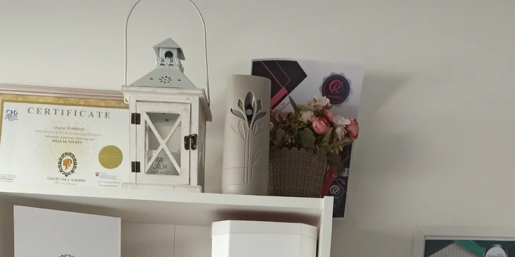 Balíčky kozmetických ošetrení: relaxačná masáž tváre, čistenie pleti či laminácia obočia