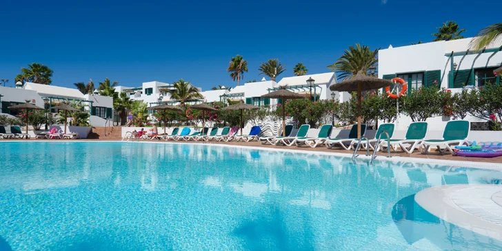 Lanzarote s možnosťou stravy: neobmedzene bazény, hotel 10 minút pešo od pláže, animačný program