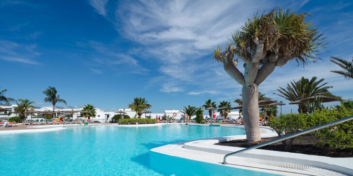 Lanzarote s možnosťou stravy: neobmedzene bazény, hotel 10 minút pešo od pláže, animačný program