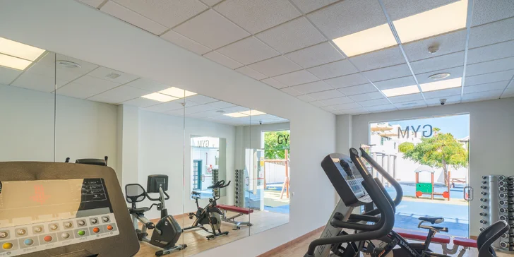 Lanzarote s možnosťou stravy: neobmedzene bazény, hotel 10 minút pešo od pláže, animačný program