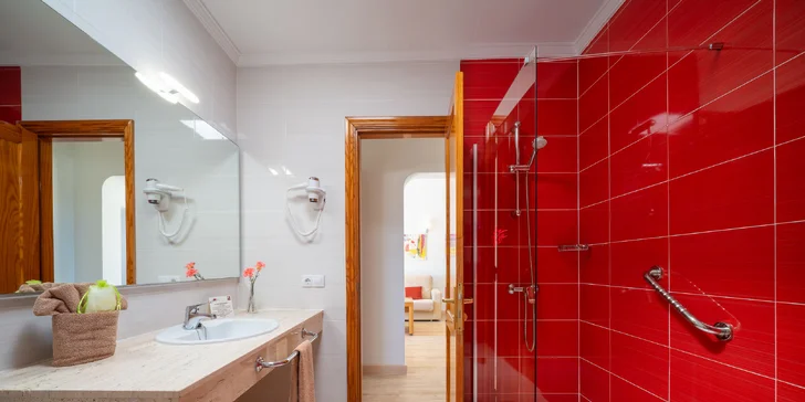 Lanzarote s možnosťou stravy: neobmedzene bazény, hotel 10 minút pešo od pláže, animačný program