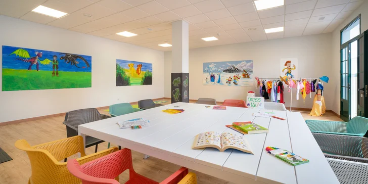 Lanzarote s možnosťou stravy: neobmedzene bazény, hotel 10 minút pešo od pláže, animačný program