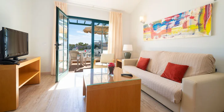 Lanzarote s možnosťou stravy: neobmedzene bazény, hotel 10 minút pešo od pláže, animačný program