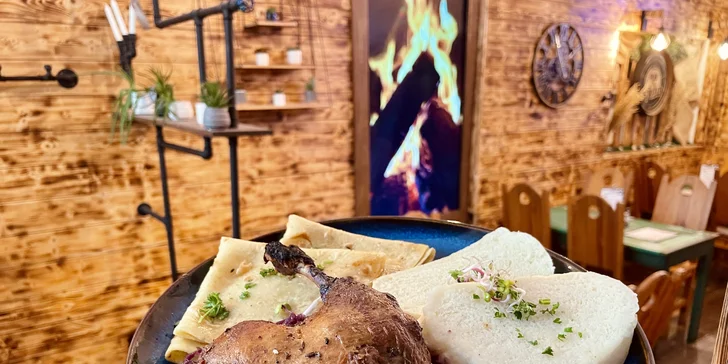 Originálne kačacie hody: Pečené kačacie stehno s prílohami a vínom, kačací burger alebo plnené lokše