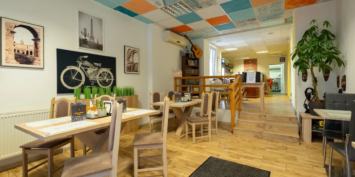 Hovädzí Chipotle cheeseburger s hranolčekmi a nápojom