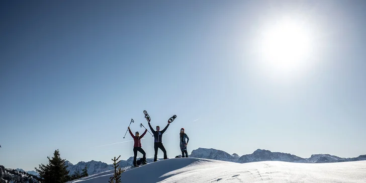 Lyžovačka v Alpách: moderný horský hotel COOEE alpin Dachstein s raňajkami či polpenziou a saunami