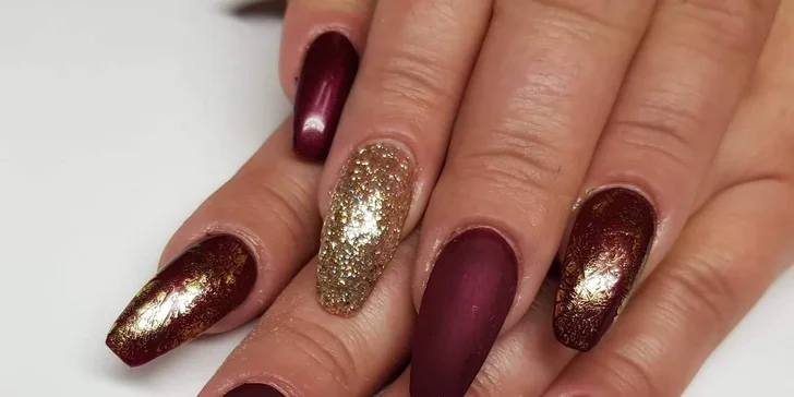 Manikúra s gél lakom v salóne MAJA nails
