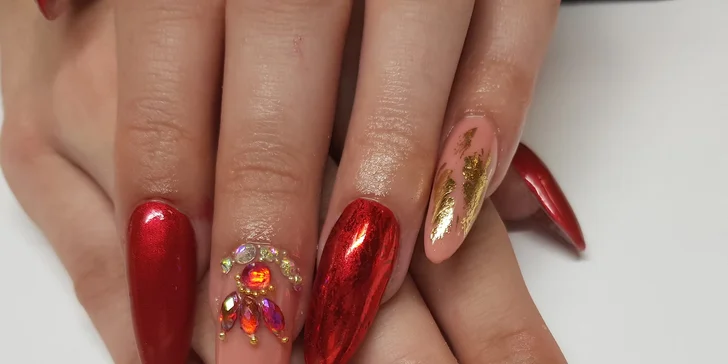 Manikúra s gél lakom v salóne MAJA nails