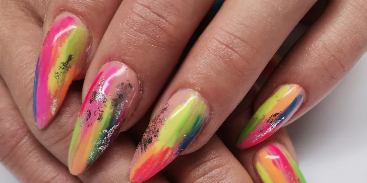 Manikúra s gél lakom v salóne MAJA nails