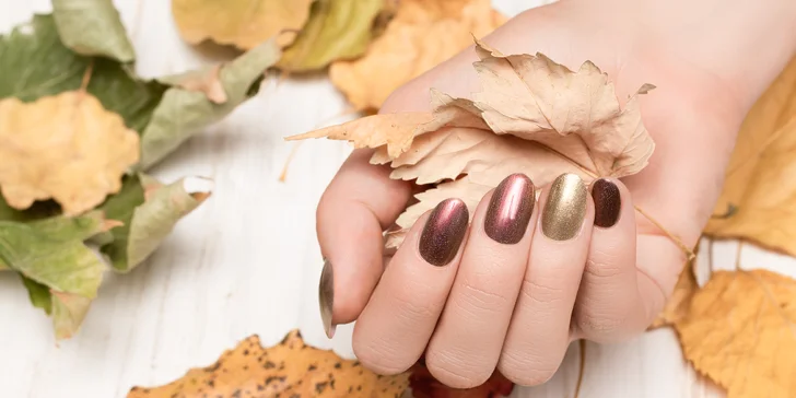 Manikúra s gél lakom v salóne MAJA nails