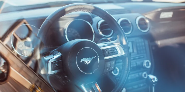 Jazda vo FORD MUSTANG GT 3.7 ako vodič alebo spolujazdec na 15 - 60 minút vrátane pohonných hmôt