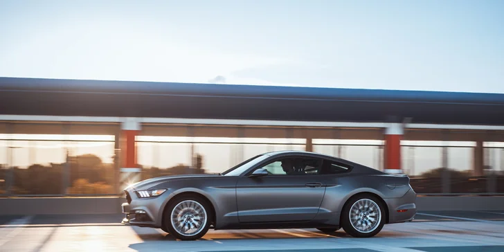 Jazda vo FORD MUSTANG GT 3.7 ako vodič alebo spolujazdec na 15 - 60 minút vrátane pohonných hmôt