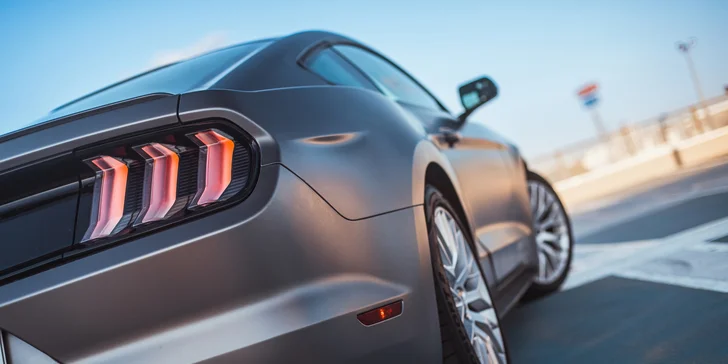 Jazda vo FORD MUSTANG GT 3.7 ako vodič alebo spolujazdec na 15 - 60 minút vrátane pohonných hmôt